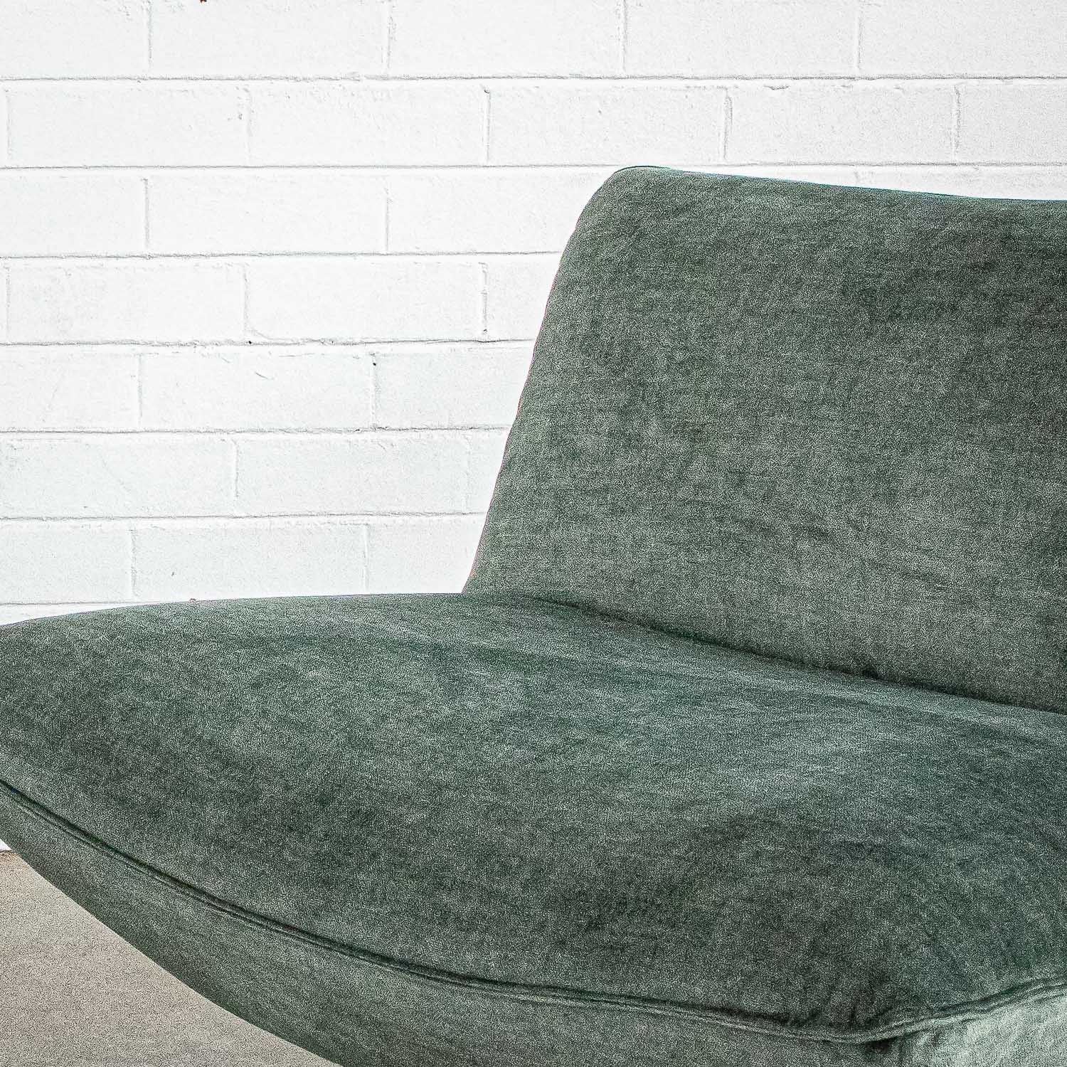 Global Vogue Velvet Swivel Chair