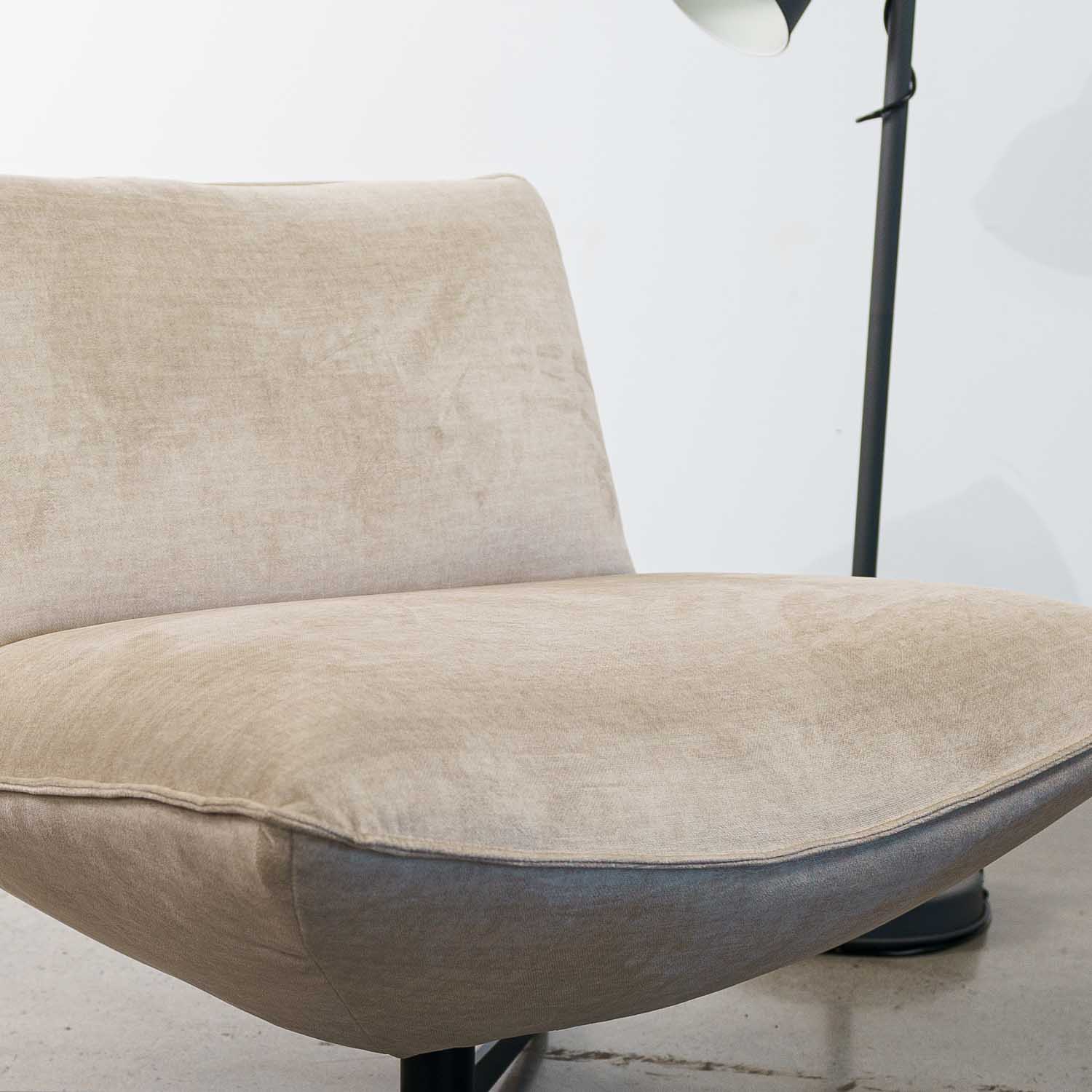 Global Vogue Velvet Swivel Chair