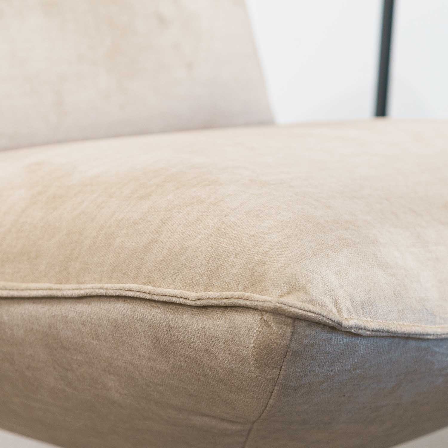 Global Vogue Velvet Swivel Chair