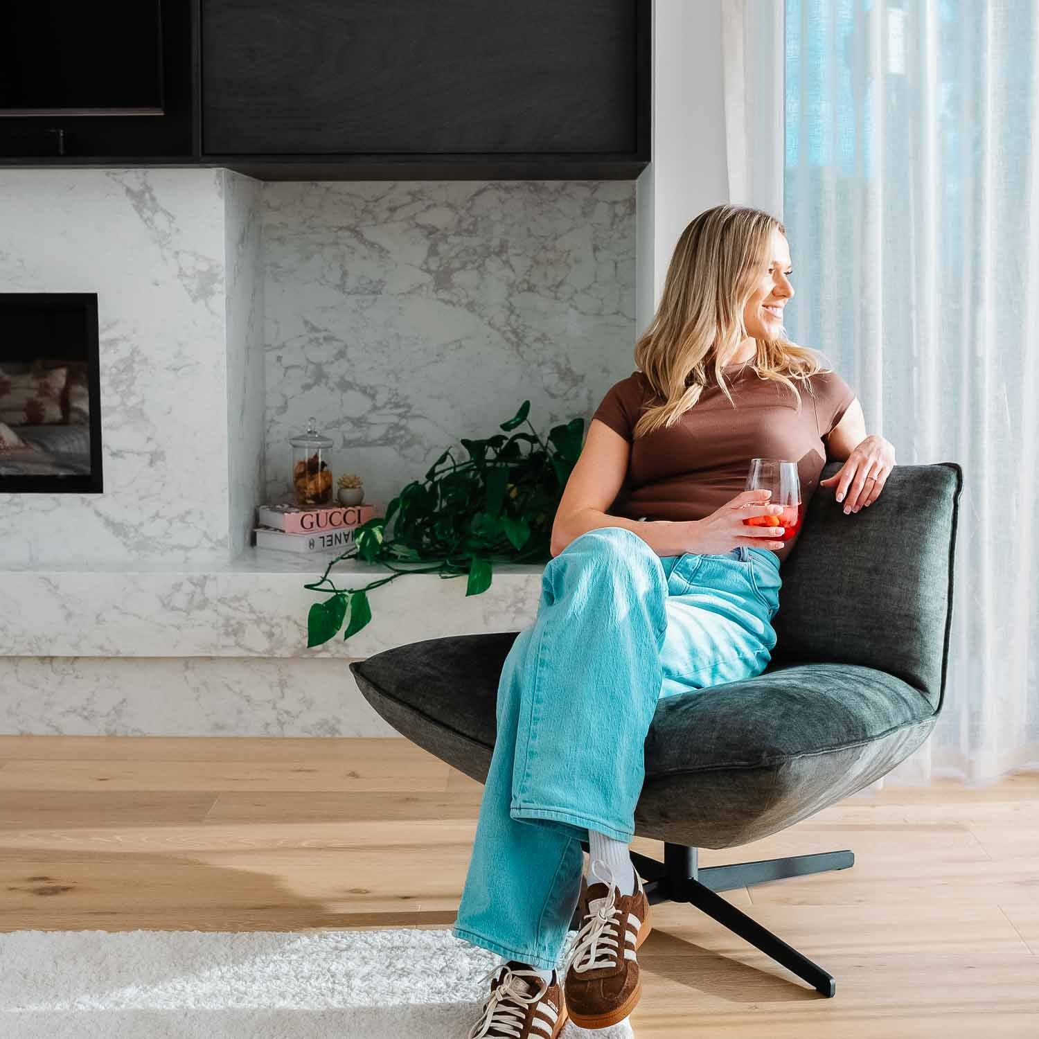 Global Vogue Velvet Swivel Chair